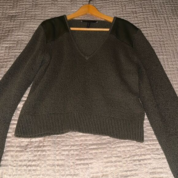 BCBGMAXAZRIA GREEN SWEATER - Picture 1 of 3